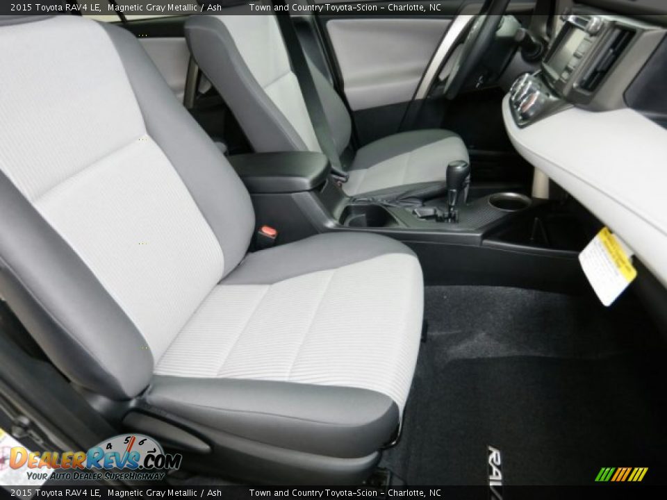 2015 Toyota RAV4 LE Magnetic Gray Metallic / Ash Photo #10