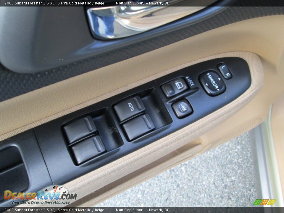 Controls of 2003 Subaru Forester 2.5 XS Photo #13