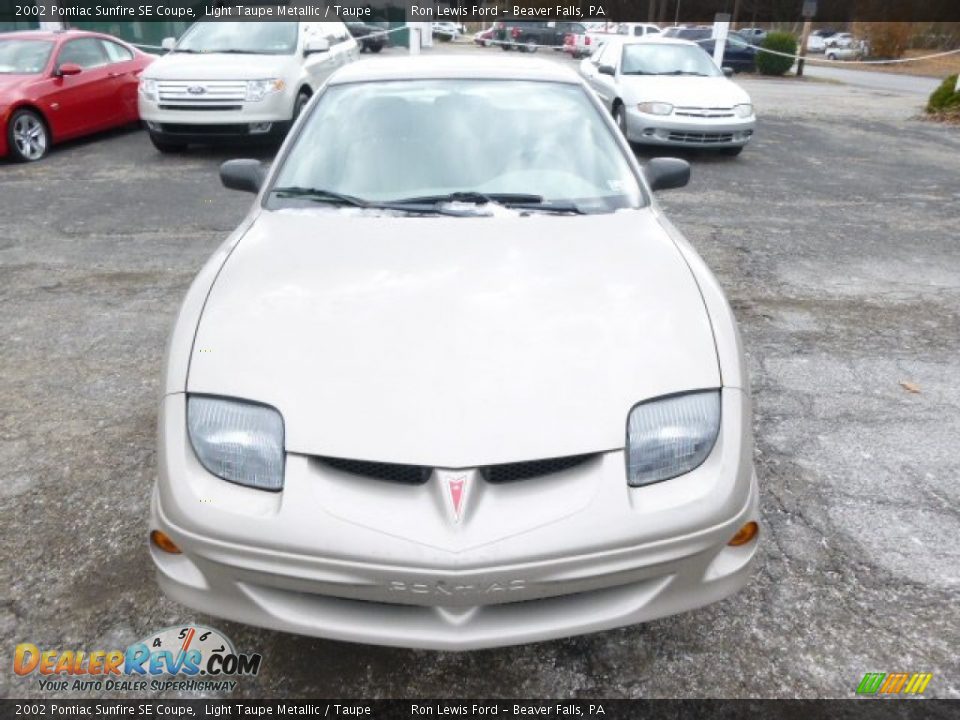 2002 Pontiac Sunfire SE Coupe Light Taupe Metallic / Taupe Photo #3