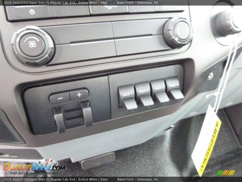 2015 Ford F250 Super Duty XL Regular Cab 4x4 Oxford White / Steel Photo #16