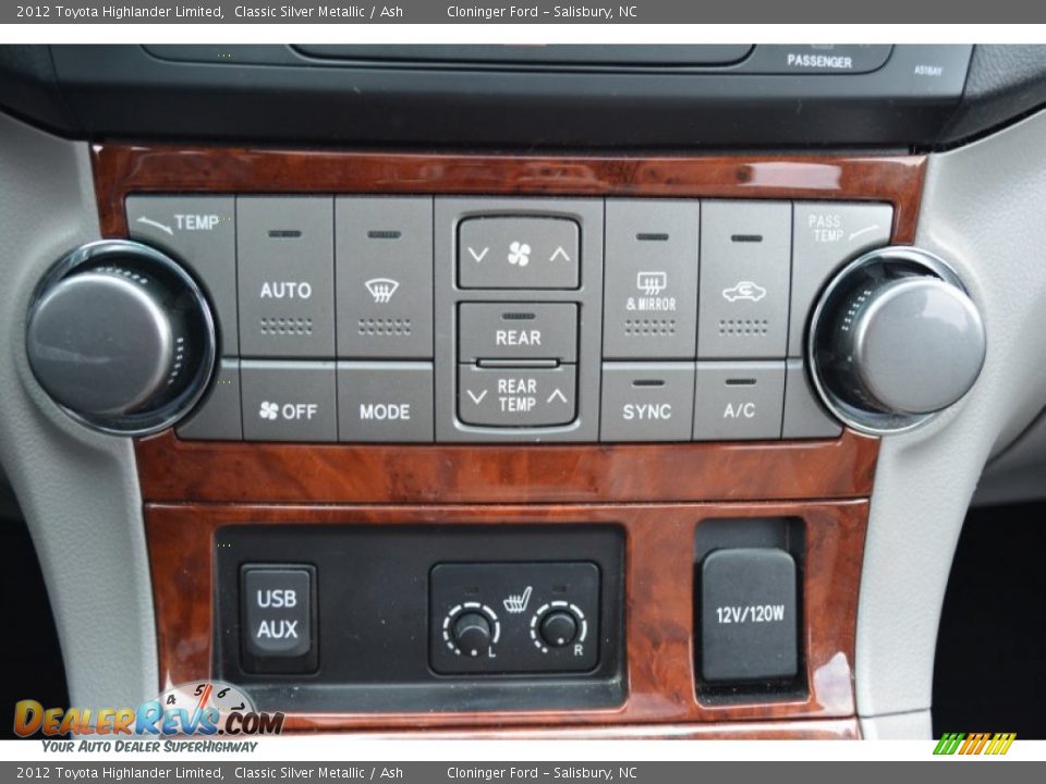 Controls of 2012 Toyota Highlander Limited Photo #23