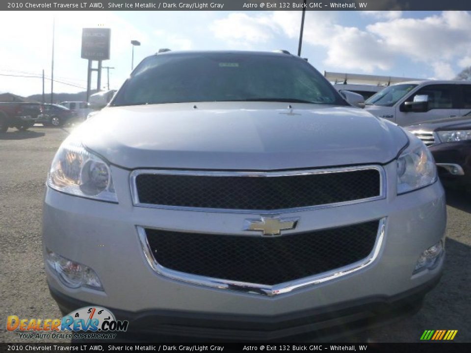 2010 Chevrolet Traverse LT AWD Silver Ice Metallic / Dark Gray/Light Gray Photo #2