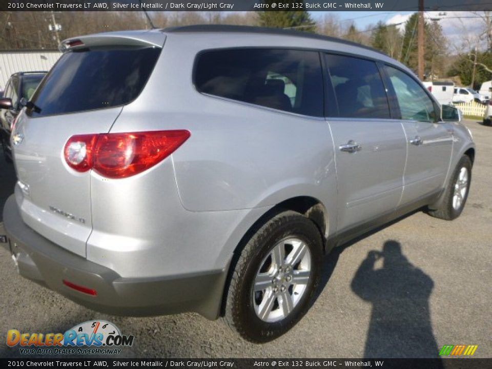 2010 Chevrolet Traverse LT AWD Silver Ice Metallic / Dark Gray/Light Gray Photo #7