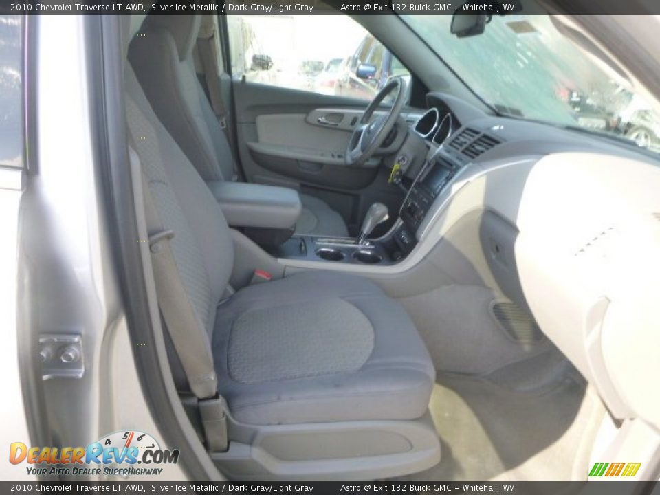 2010 Chevrolet Traverse LT AWD Silver Ice Metallic / Dark Gray/Light Gray Photo #10