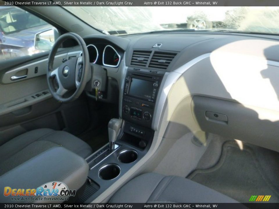 2010 Chevrolet Traverse LT AWD Silver Ice Metallic / Dark Gray/Light Gray Photo #11