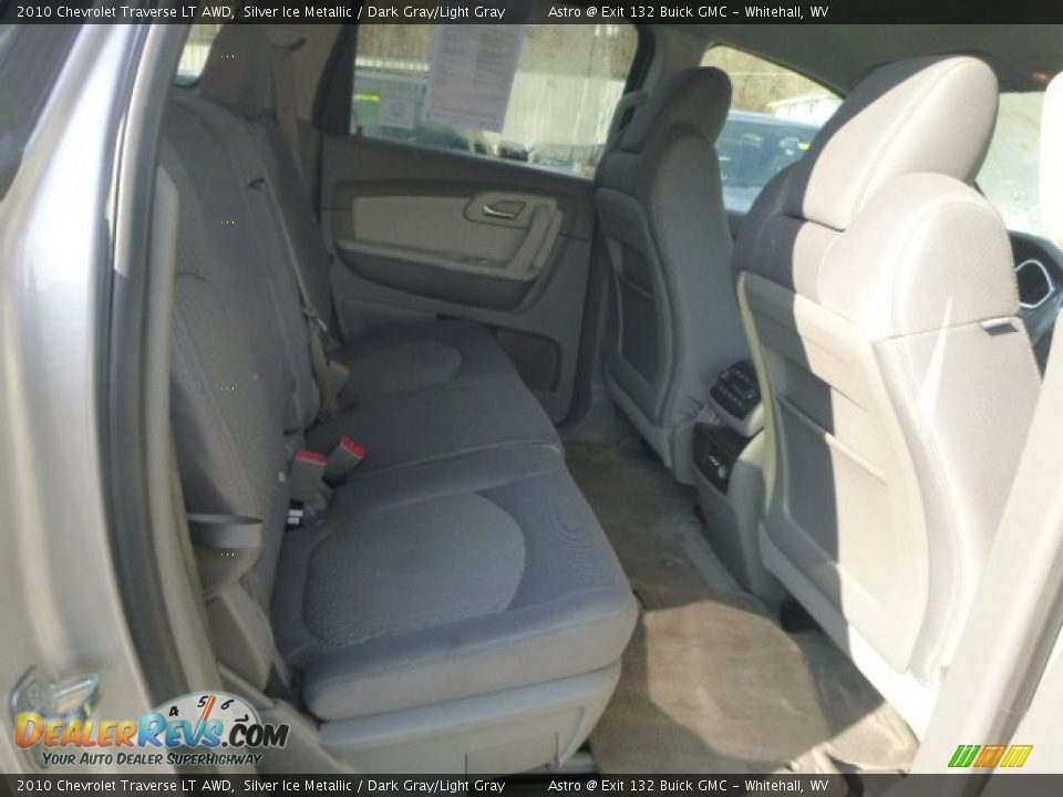 2010 Chevrolet Traverse LT AWD Silver Ice Metallic / Dark Gray/Light Gray Photo #12