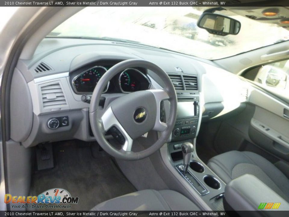 2010 Chevrolet Traverse LT AWD Silver Ice Metallic / Dark Gray/Light Gray Photo #17