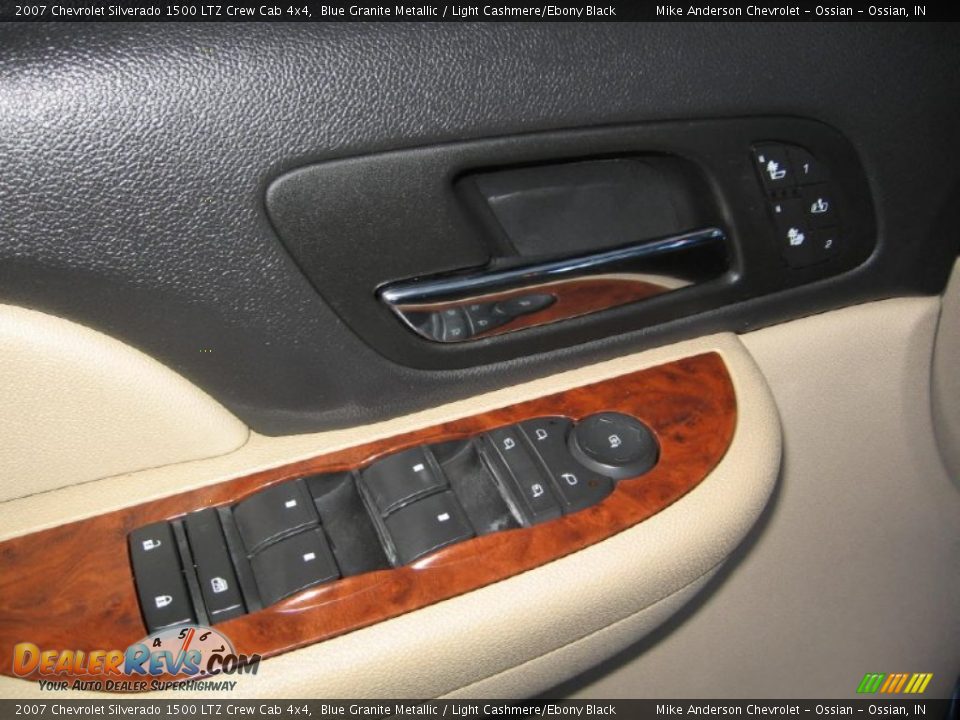 2007 Chevrolet Silverado 1500 LTZ Crew Cab 4x4 Blue Granite Metallic / Light Cashmere/Ebony Black Photo #7