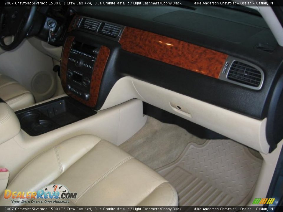 2007 Chevrolet Silverado 1500 LTZ Crew Cab 4x4 Blue Granite Metallic / Light Cashmere/Ebony Black Photo #13