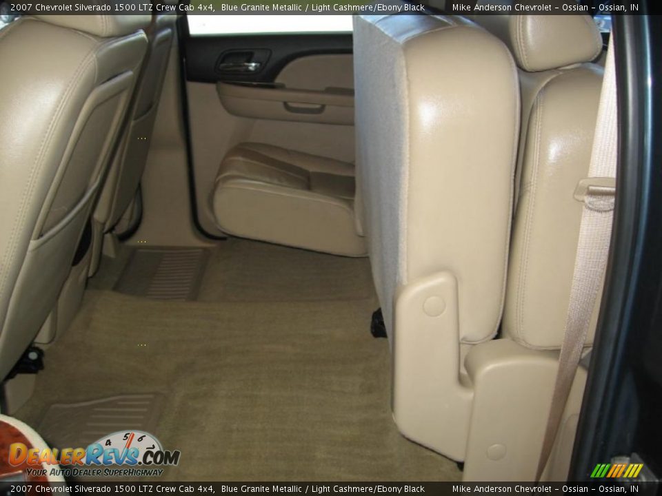 2007 Chevrolet Silverado 1500 LTZ Crew Cab 4x4 Blue Granite Metallic / Light Cashmere/Ebony Black Photo #17