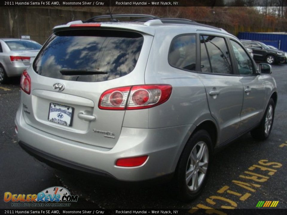 2011 Hyundai Santa Fe SE AWD Moonstone Silver / Gray Photo #4