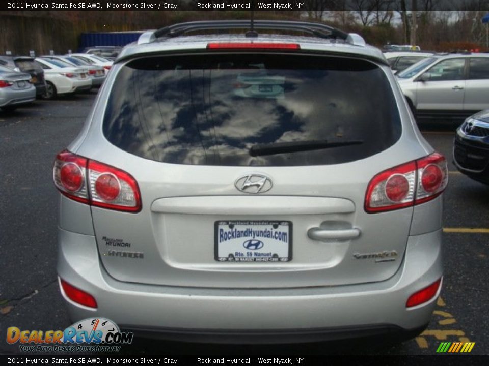 2011 Hyundai Santa Fe SE AWD Moonstone Silver / Gray Photo #5