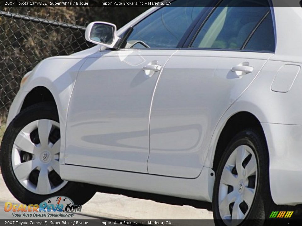 2007 Toyota Camry LE Super White / Bisque Photo #17