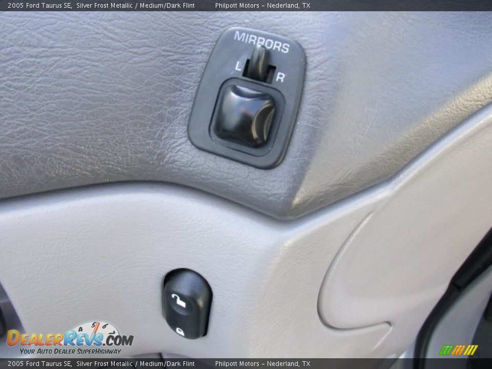 2005 Ford Taurus SE Silver Frost Metallic / Medium/Dark Flint Photo #31