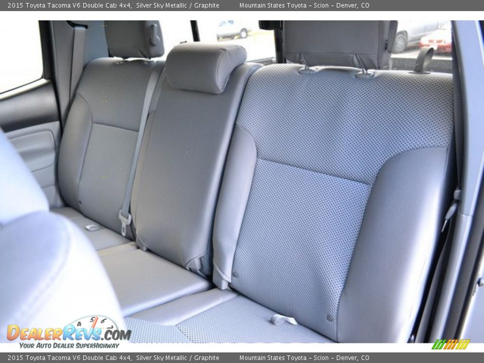 2015 Toyota Tacoma V6 Double Cab 4x4 Silver Sky Metallic / Graphite Photo #7