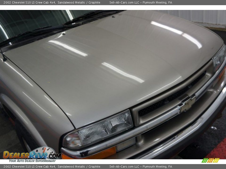 2002 Chevrolet S10 LS Crew Cab 4x4 Sandalwood Metallic / Graphite Photo #35