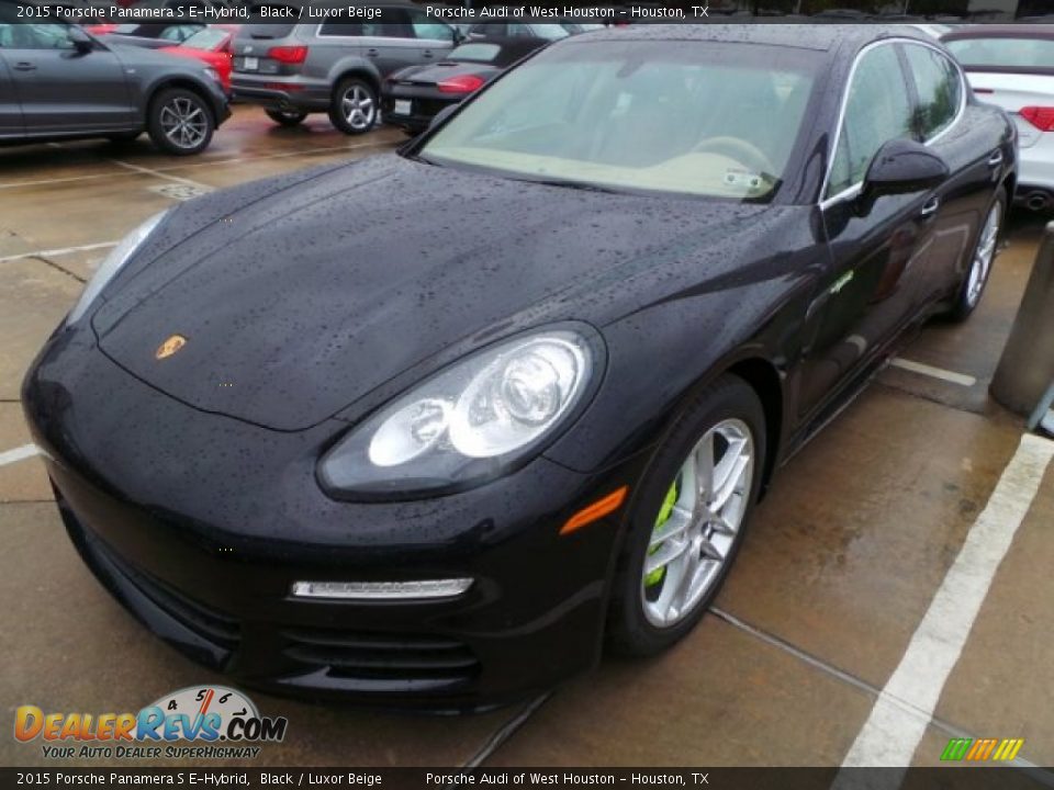 Front 3/4 View of 2015 Porsche Panamera S E-Hybrid Photo #3