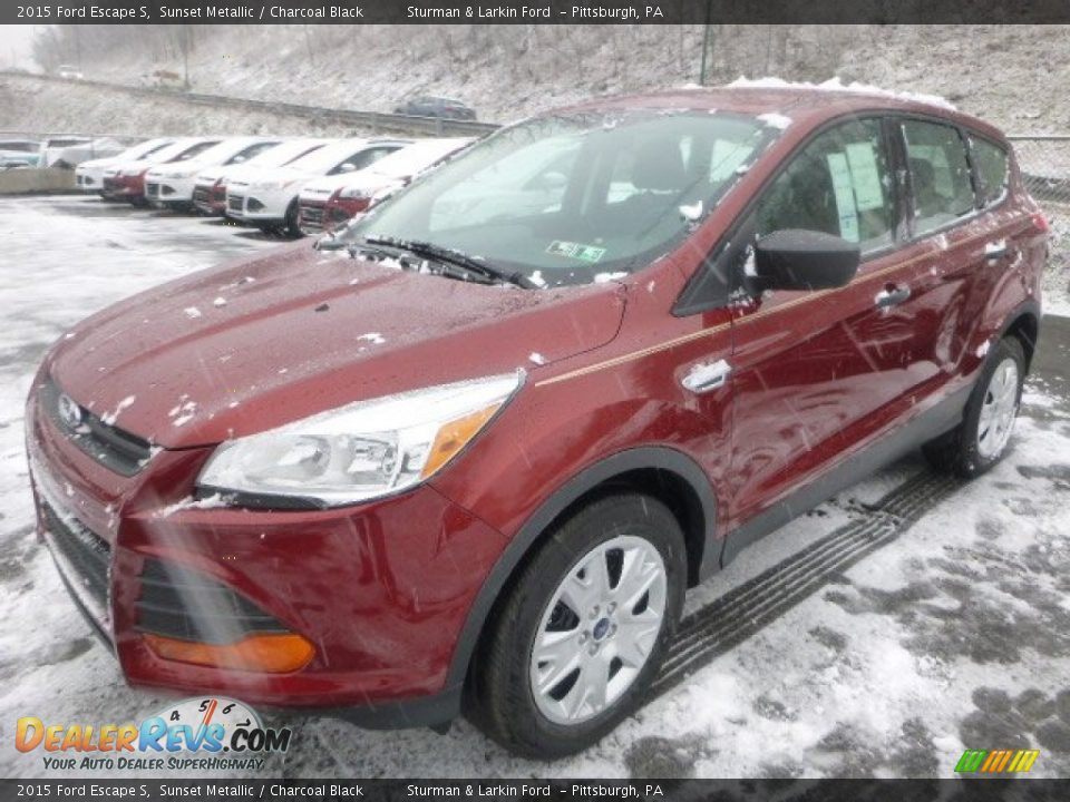 Front 3/4 View of 2015 Ford Escape S Photo #5