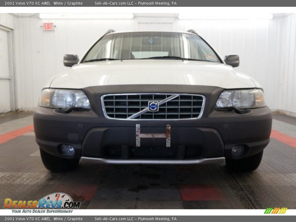 2001 Volvo V70 XC AWD White / Graphite Photo #4