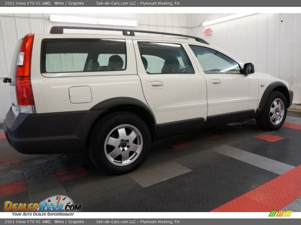 2001 Volvo V70 XC AWD White / Graphite Photo #7