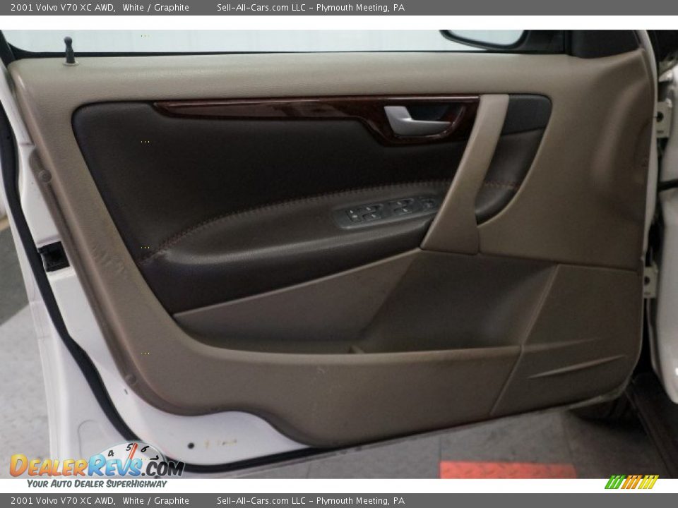 2001 Volvo V70 XC AWD White / Graphite Photo #12