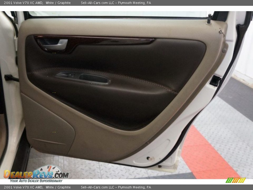 2001 Volvo V70 XC AWD White / Graphite Photo #16