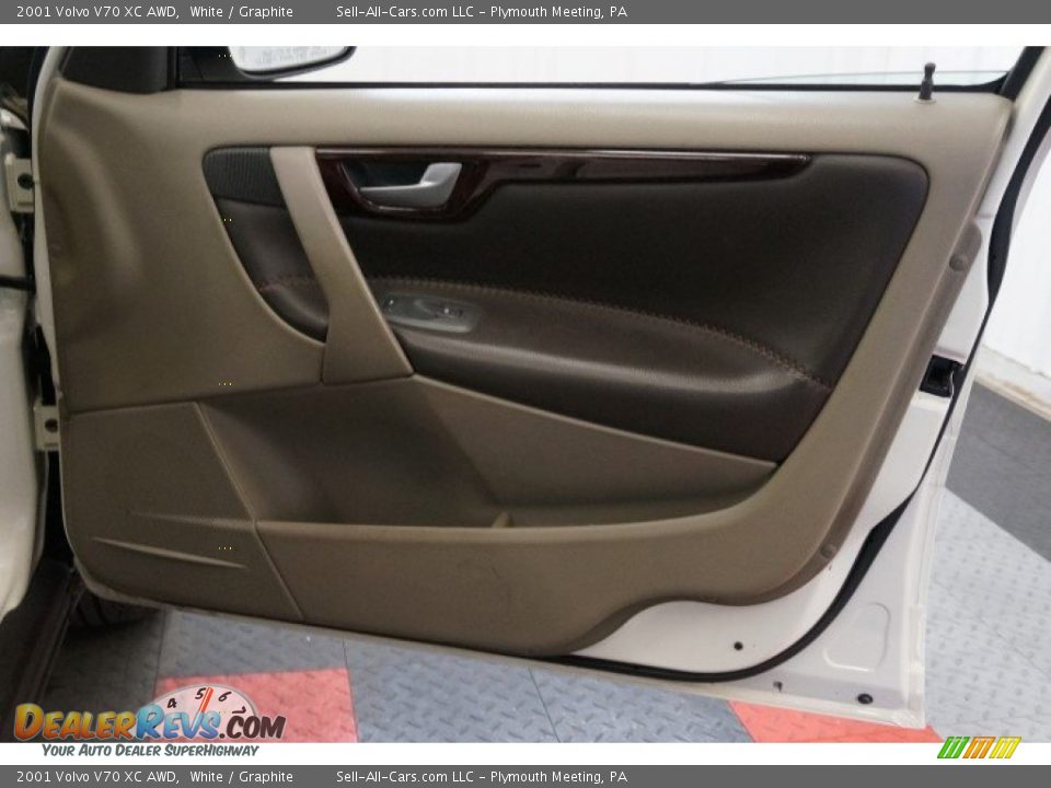 2001 Volvo V70 XC AWD White / Graphite Photo #17