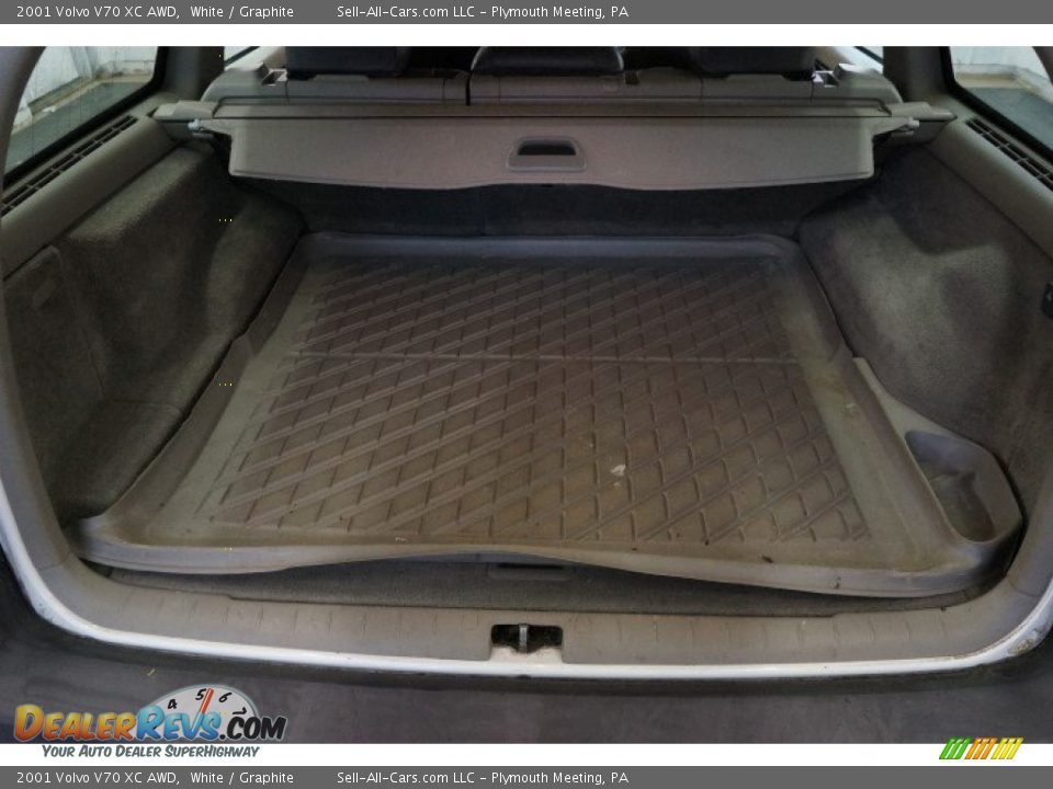 2001 Volvo V70 XC AWD White / Graphite Photo #18