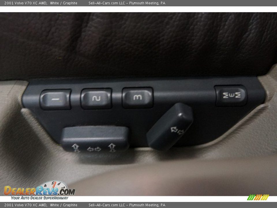 2001 Volvo V70 XC AWD White / Graphite Photo #20