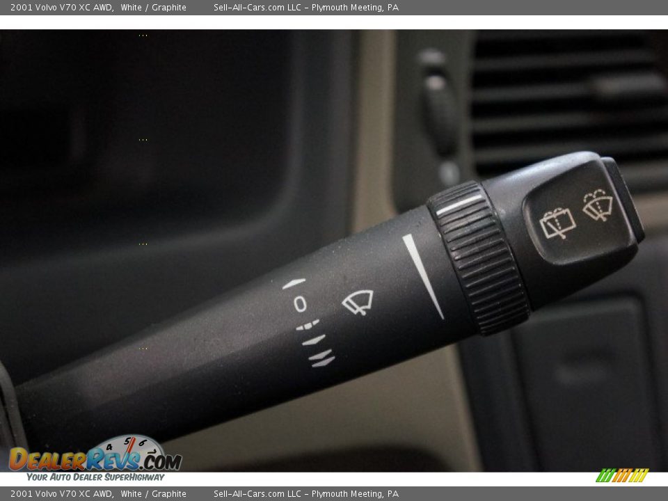2001 Volvo V70 XC AWD White / Graphite Photo #26