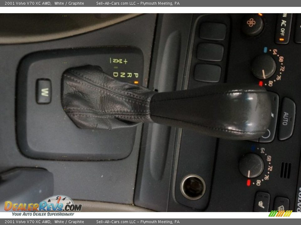 2001 Volvo V70 XC AWD White / Graphite Photo #31