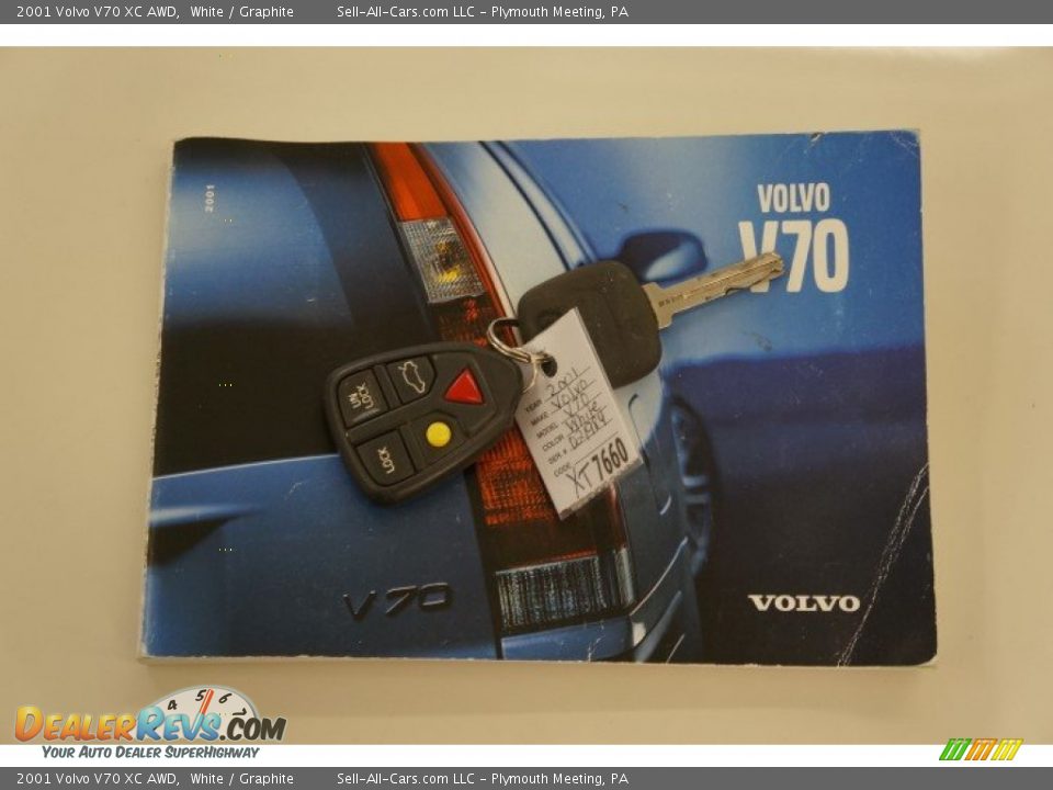 2001 Volvo V70 XC AWD White / Graphite Photo #32