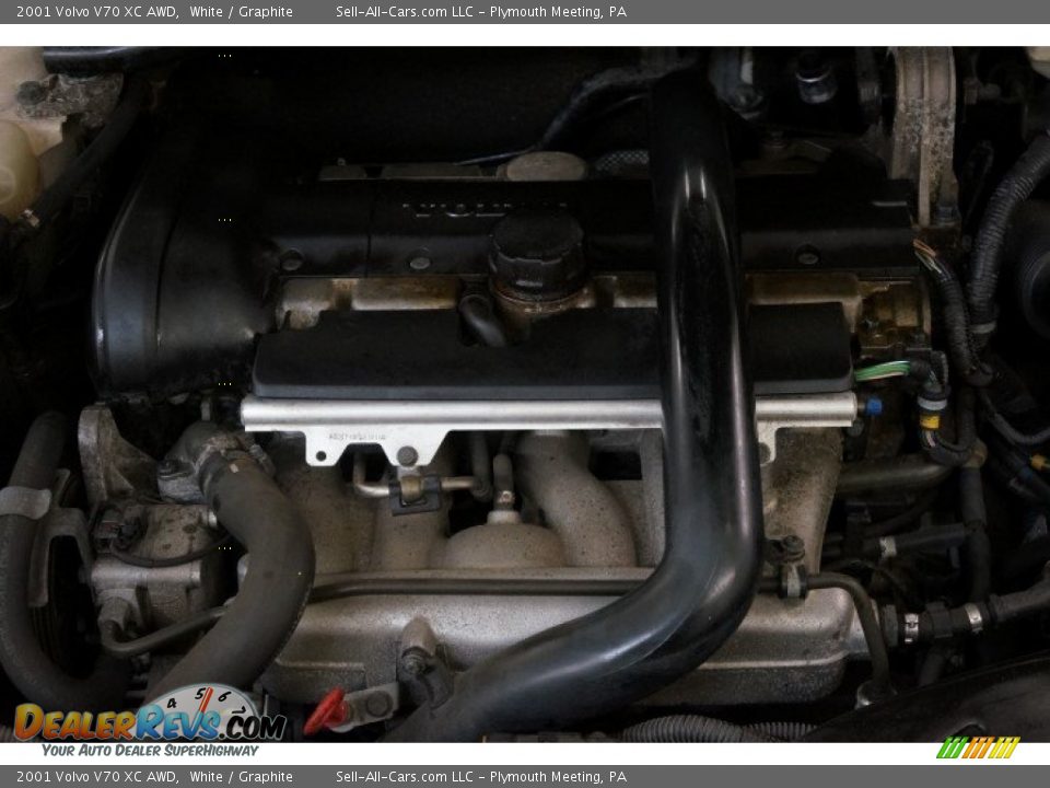 2001 Volvo V70 XC AWD White / Graphite Photo #34