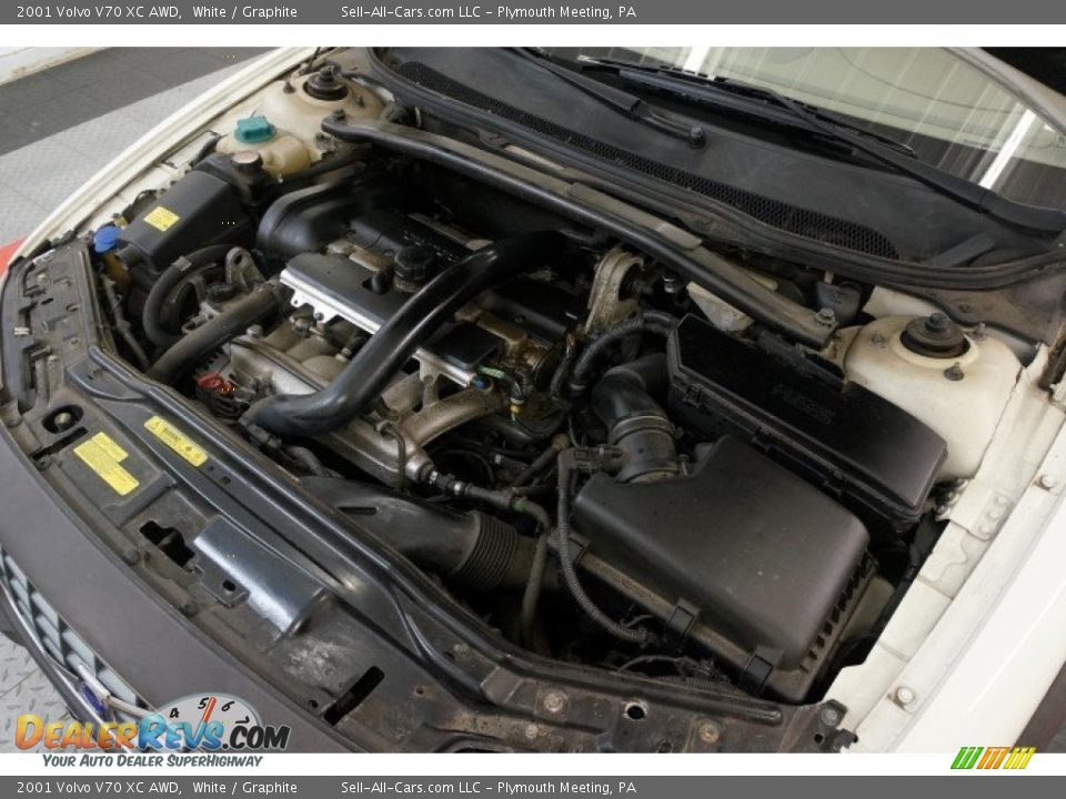 2001 Volvo V70 XC AWD White / Graphite Photo #36