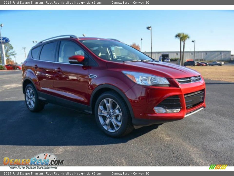 Front 3/4 View of 2015 Ford Escape Titanium Photo #3