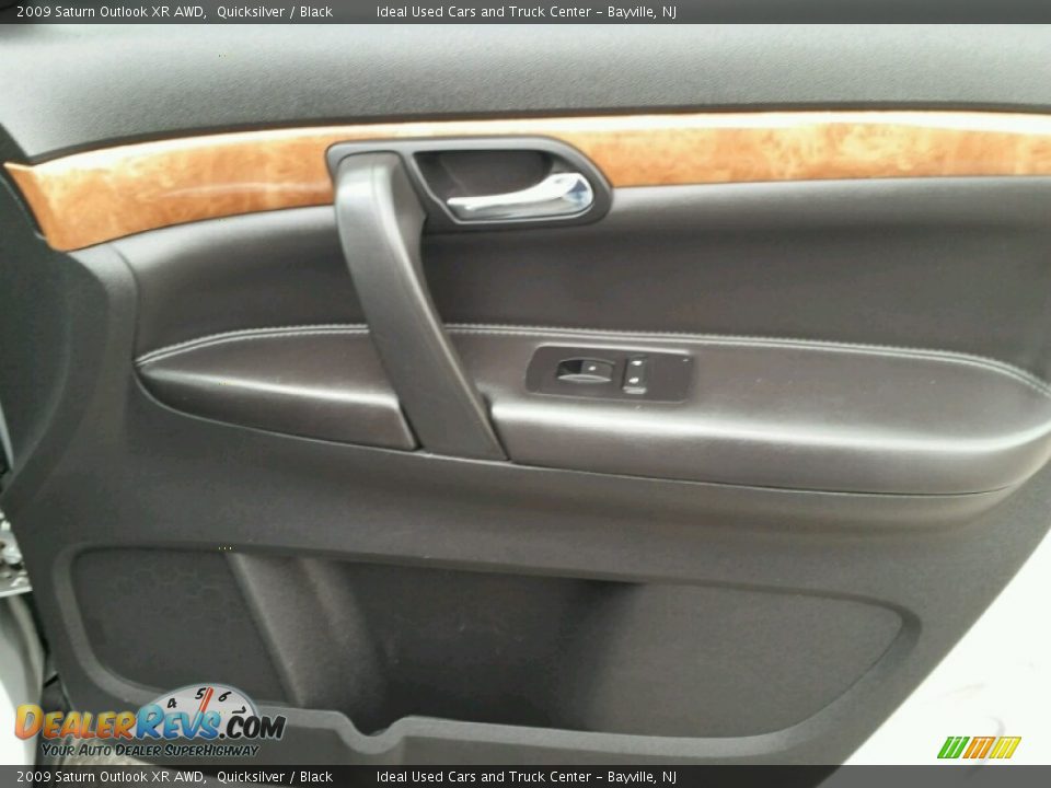 2009 Saturn Outlook XR AWD Quicksilver / Black Photo #8
