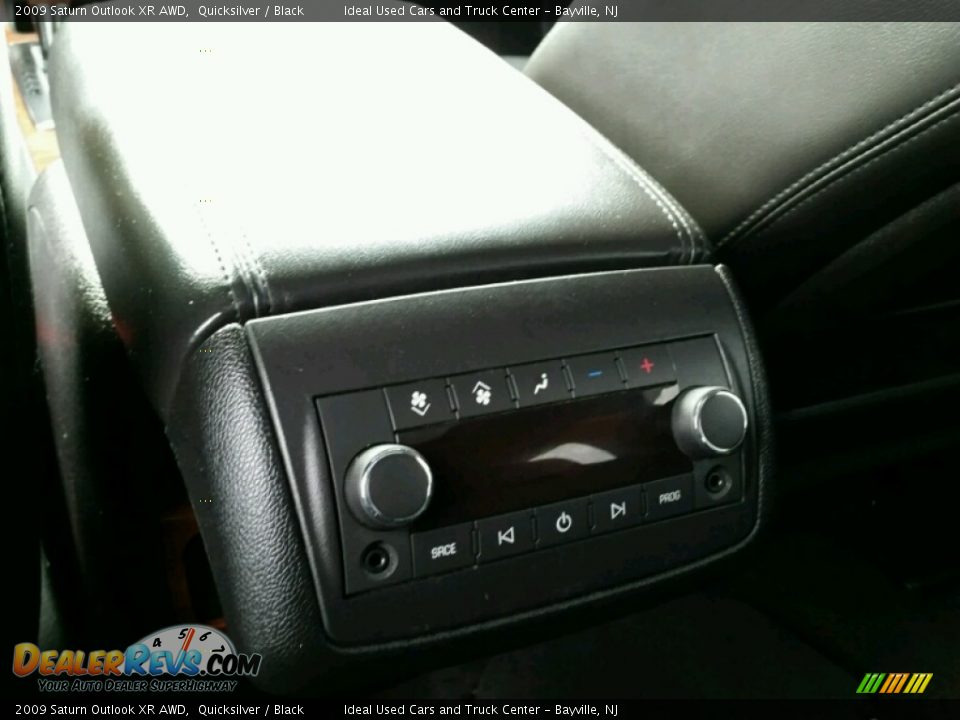 2009 Saturn Outlook XR AWD Quicksilver / Black Photo #22