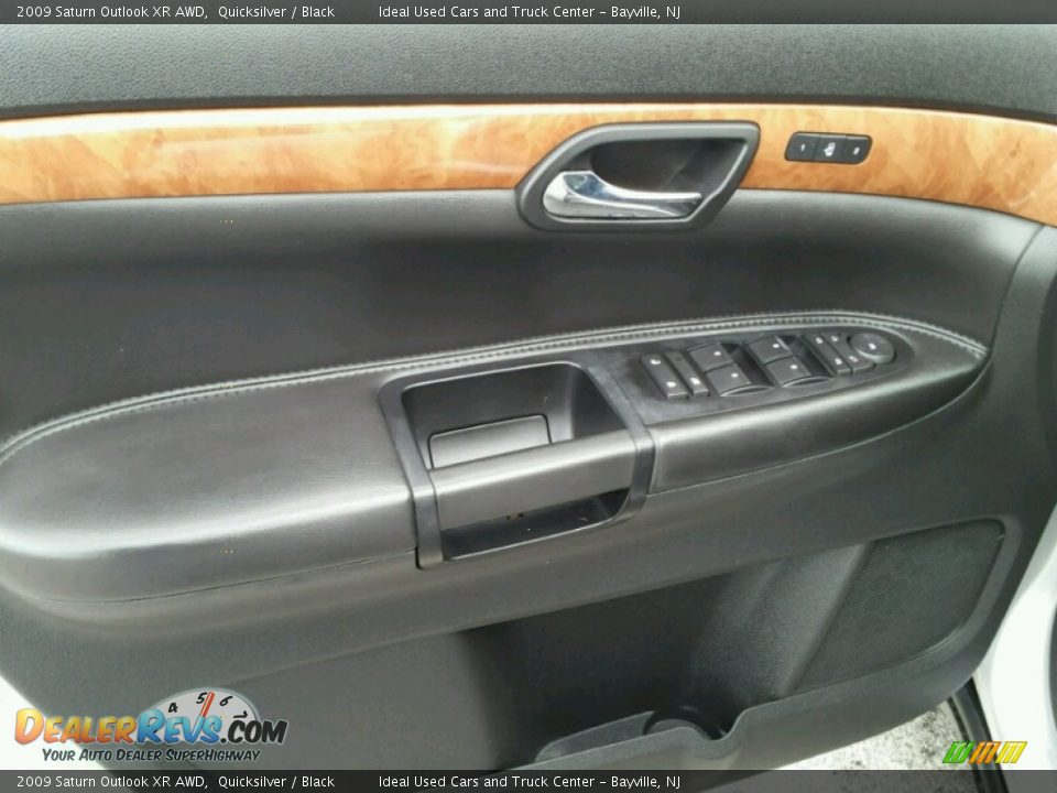 2009 Saturn Outlook XR AWD Quicksilver / Black Photo #26
