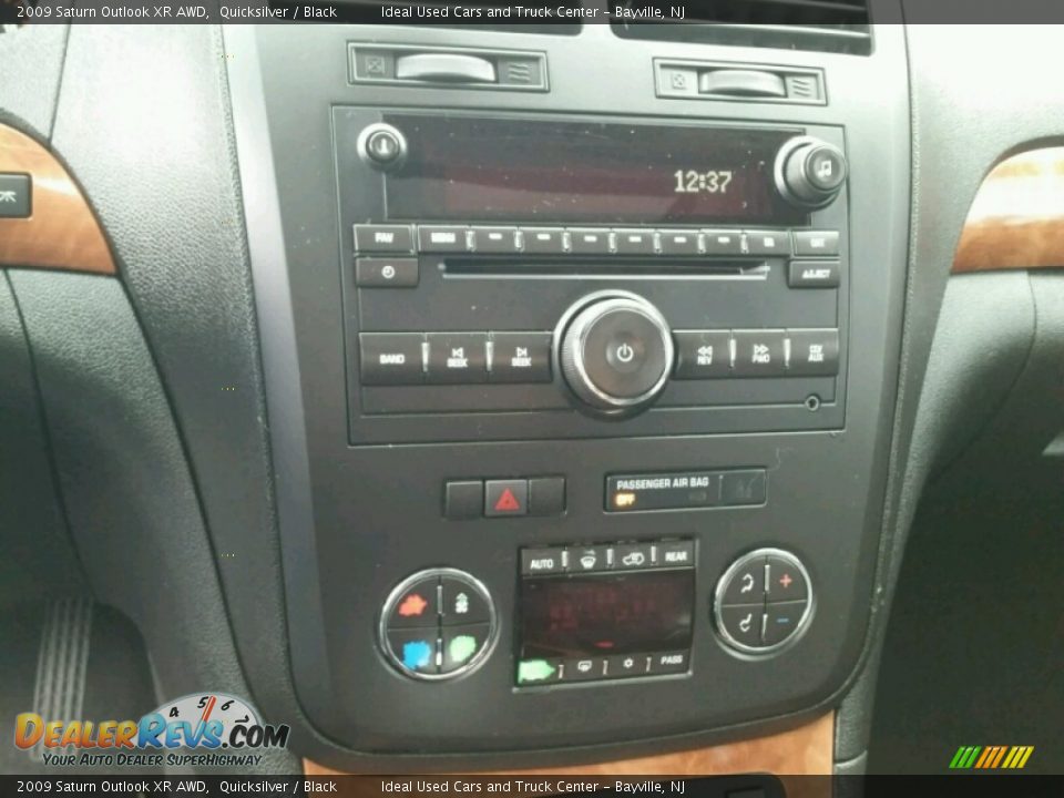 2009 Saturn Outlook XR AWD Quicksilver / Black Photo #31