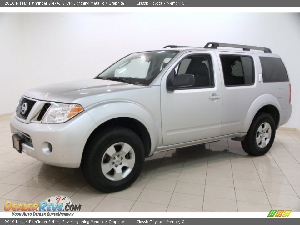 Front 3/4 View of 2010 Nissan Pathfinder S 4x4 Photo #3