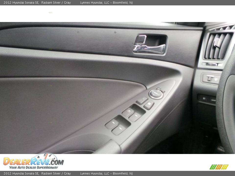 2012 Hyundai Sonata SE Radiant Silver / Gray Photo #17