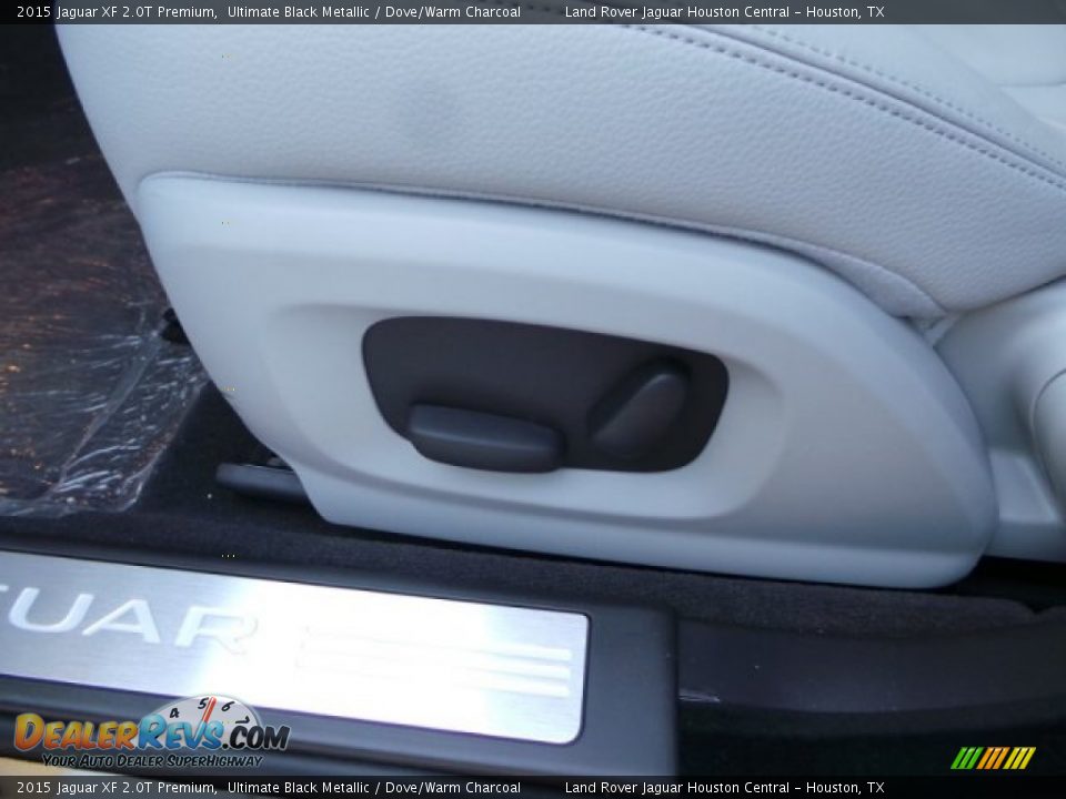 Controls of 2015 Jaguar XF 2.0T Premium Photo #15