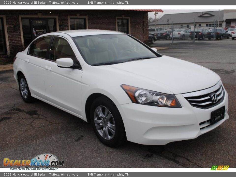 Front 3/4 View of 2012 Honda Accord SE Sedan Photo #7
