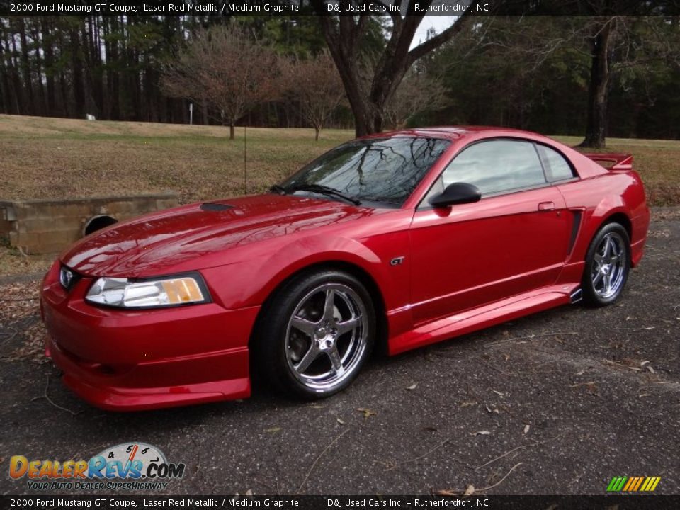Front 3/4 View of 2000 Ford Mustang GT Coupe Photo #2