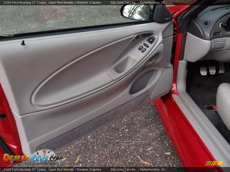 Door Panel of 2000 Ford Mustang GT Coupe Photo #20