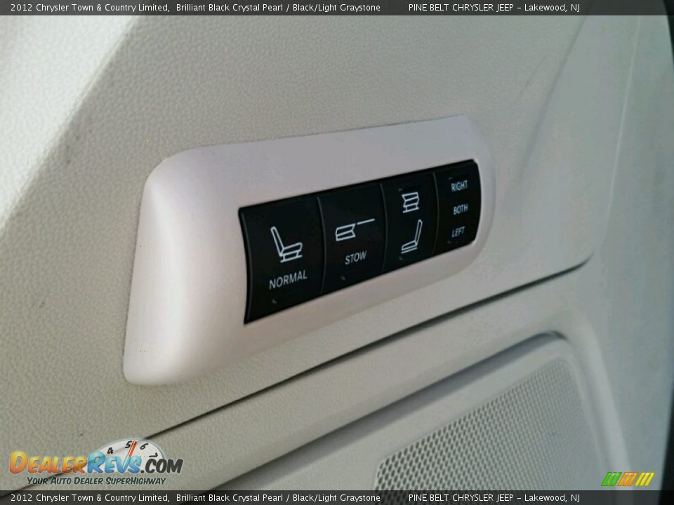 2012 Chrysler Town & Country Limited Brilliant Black Crystal Pearl / Black/Light Graystone Photo #10
