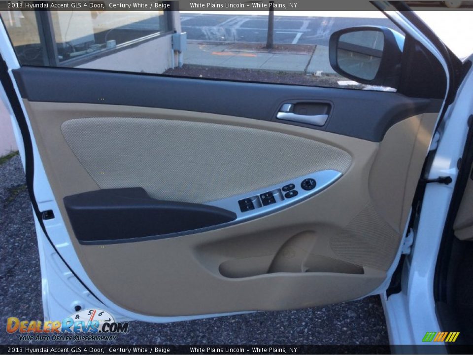 2013 Hyundai Accent GLS 4 Door Century White / Beige Photo #7
