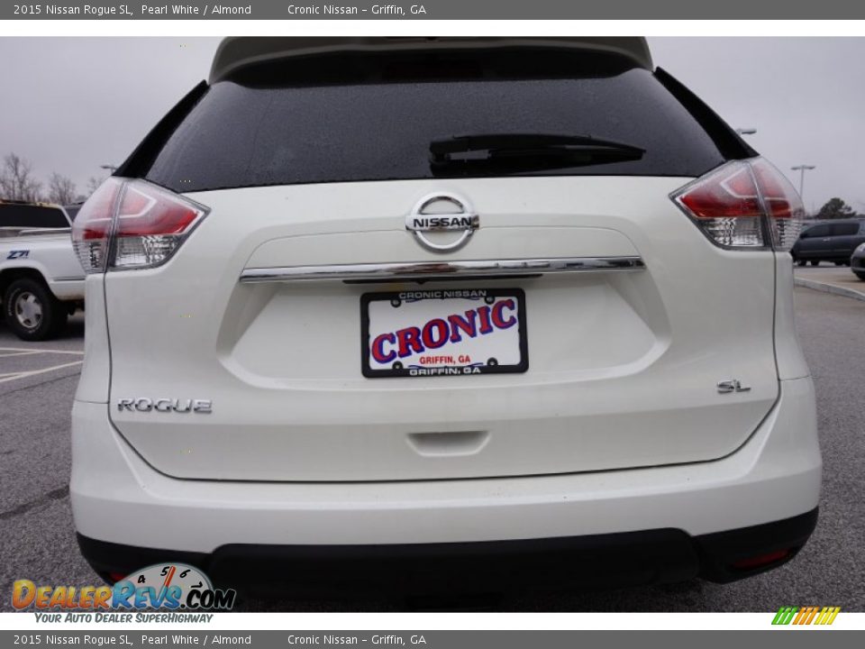 2015 Nissan Rogue SL Pearl White / Almond Photo #4