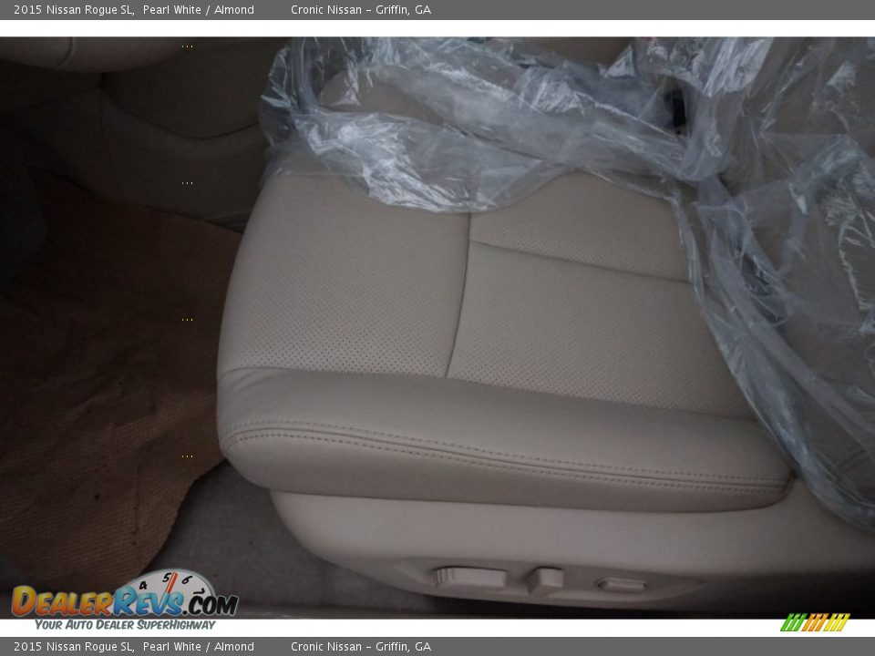 2015 Nissan Rogue SL Pearl White / Almond Photo #9
