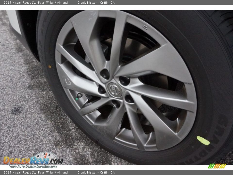 2015 Nissan Rogue SL Pearl White / Almond Photo #12